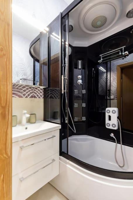 Luxury Apartment In Gedimino Av. فيلنيوس المظهر الخارجي الصورة